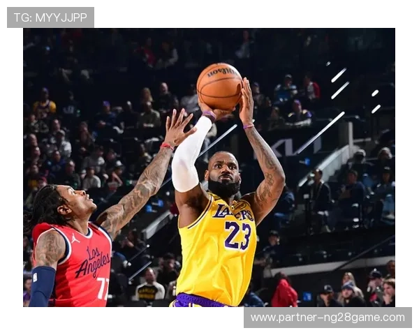 NBA最新动态：詹姆斯突破历史新高 勇士三连胜连续强势表现